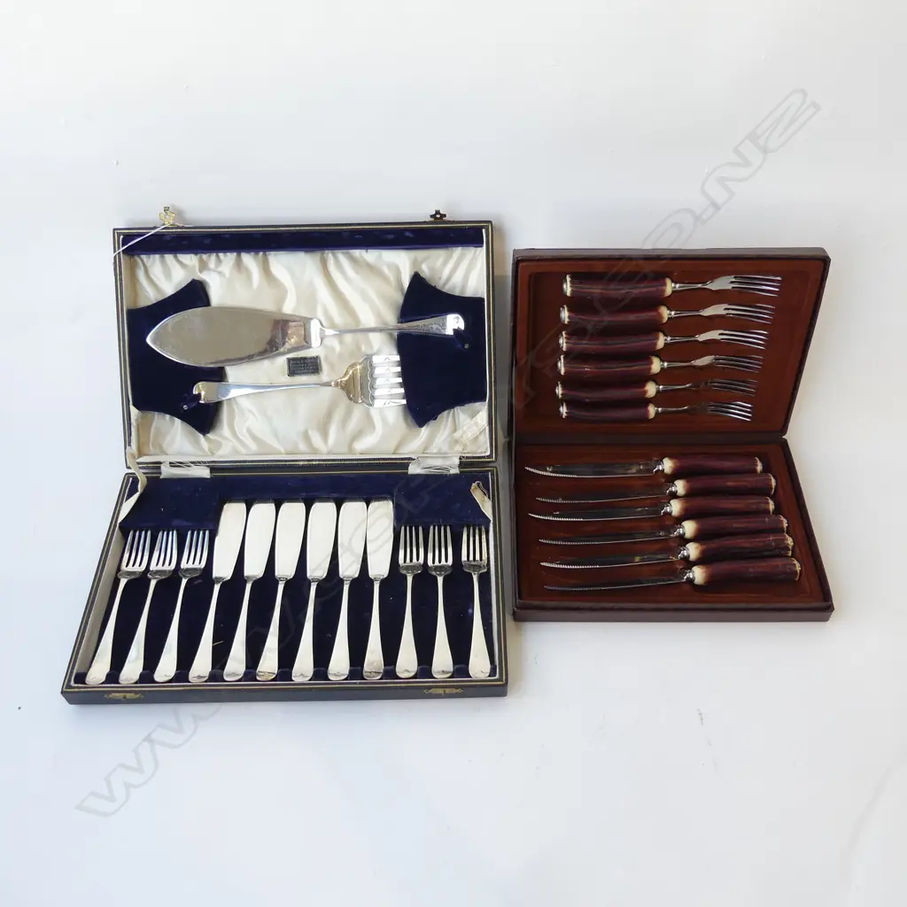 BOXED PLATED DECO FISH SET & BOXED STEAK KNIVES WITH FEUX ANTLER HANDLES Image 1++