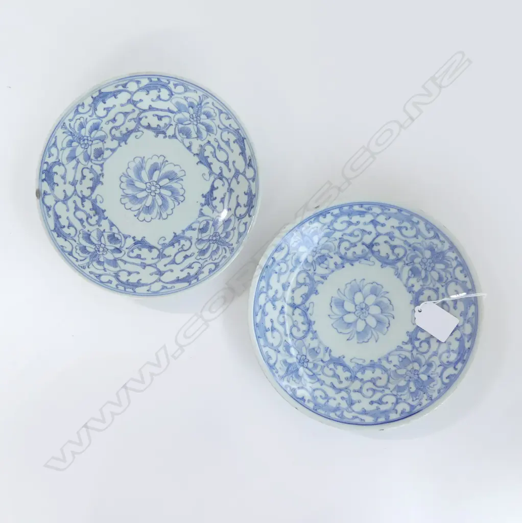 PR 19THC CHINESE BLUE & WHITE FINE SCROLL DECORATED DISHES Dia.200mm minor frits Image 1++