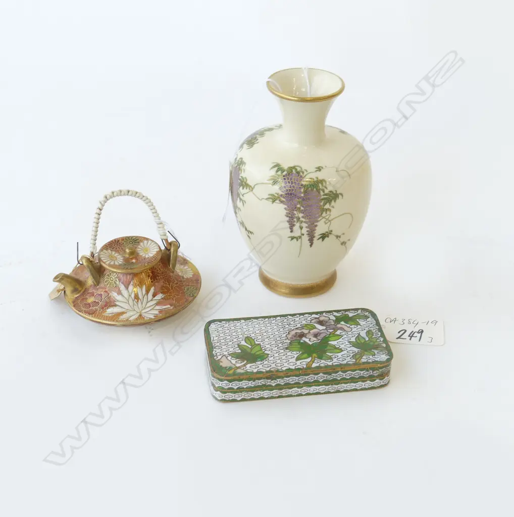 TWO SATSUMA ITEMS FINE VASE (H.120mm) & SM TEAPOT WITH SMALL CLOISONNE CONTAINER, L. 90mm Image 1++