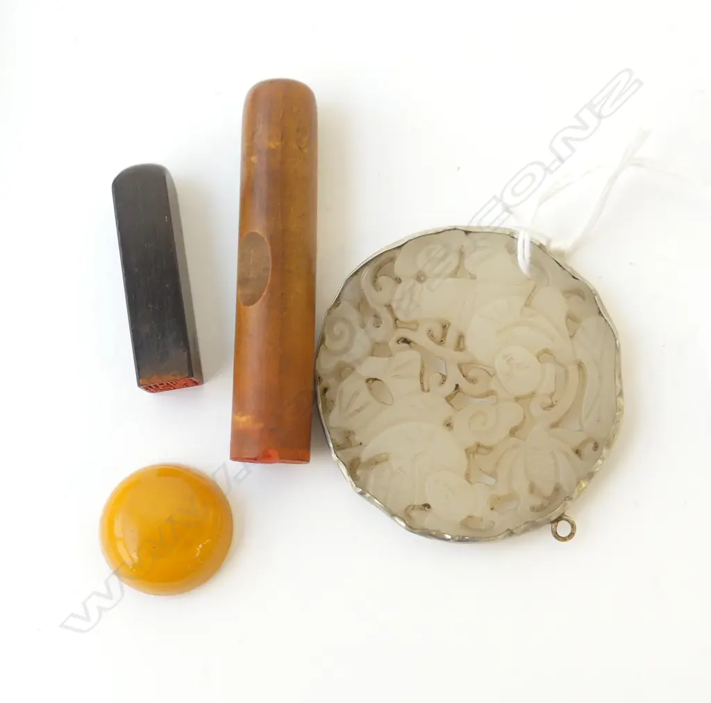 4 ORIENTAL PCES INCL. PENDANT 50mm dia Image 1++
