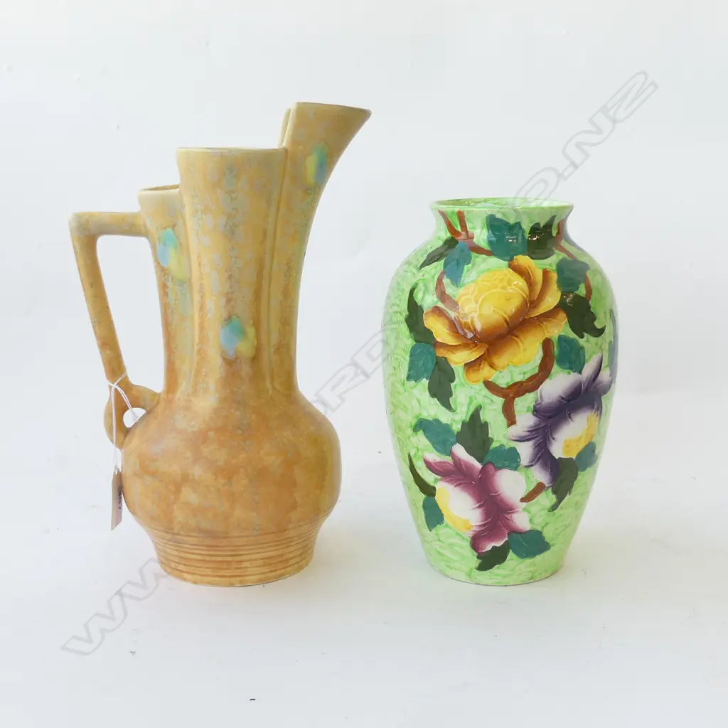 TWO VASES MALING PEONE ROSE?, H. 220mm & BEWSICK JUG/VASE H. 275mm Image 1++