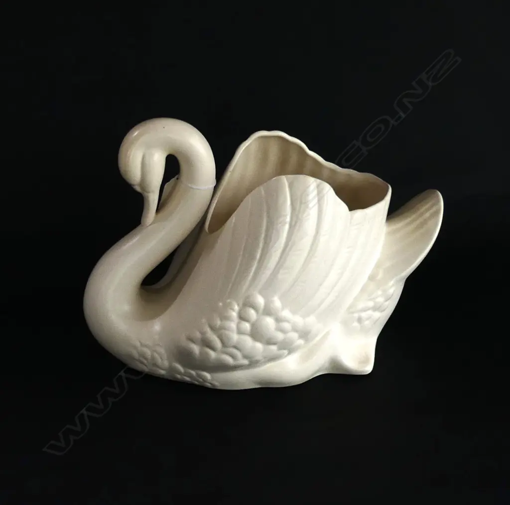 LG CROWN LYNN WHITE SWAN 1950S, FAULTED; CRACK PLUS CHIP TO RIM, L.300mm Image 1++
