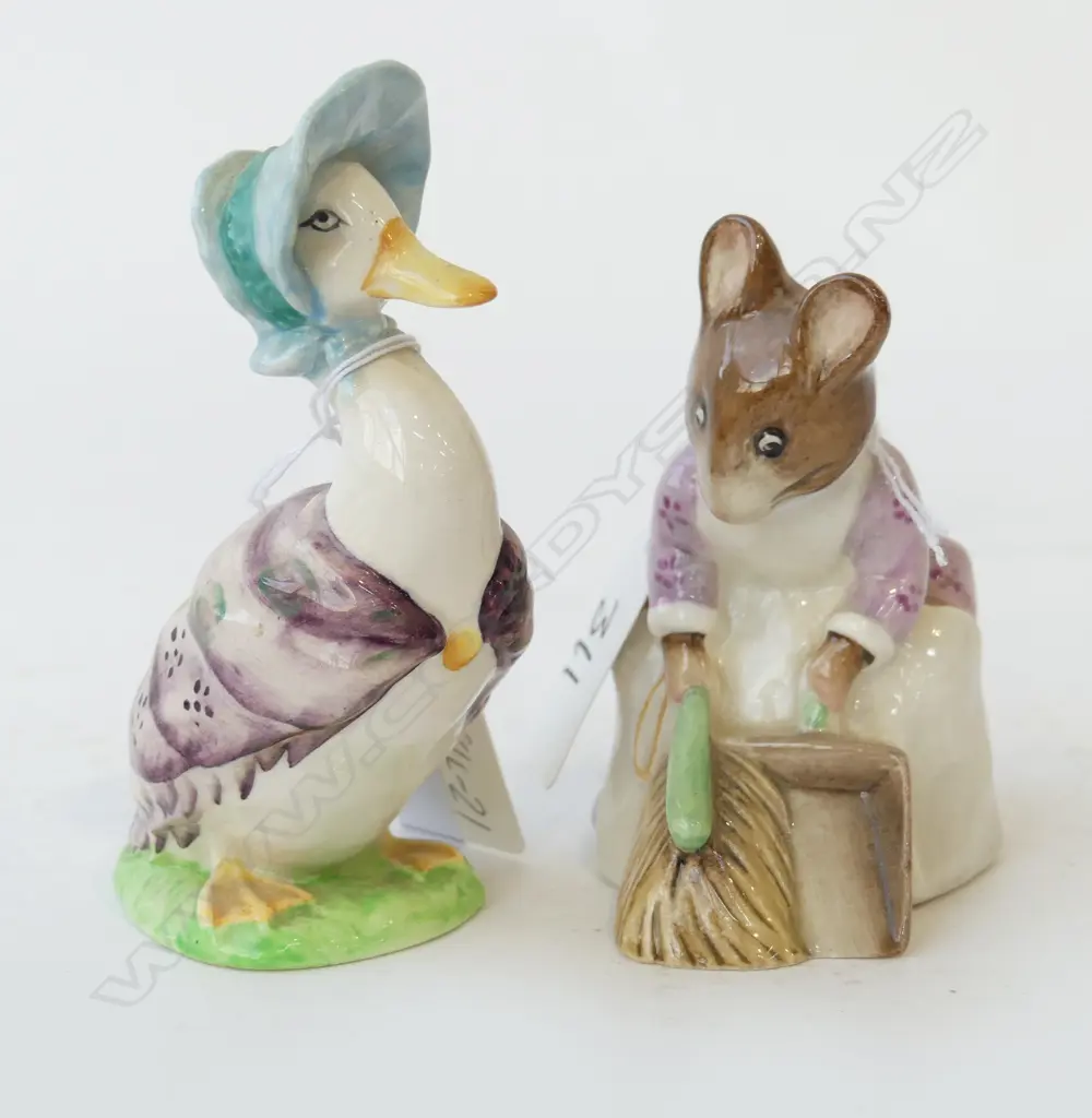 TWO BESWICK BEATRIX FIGS JEMIMA PUDDLEDUCK COPYRIGHT  1948 & HUNCA MUNCA SWEEPING COPYRIGHT 1977 Image 1++