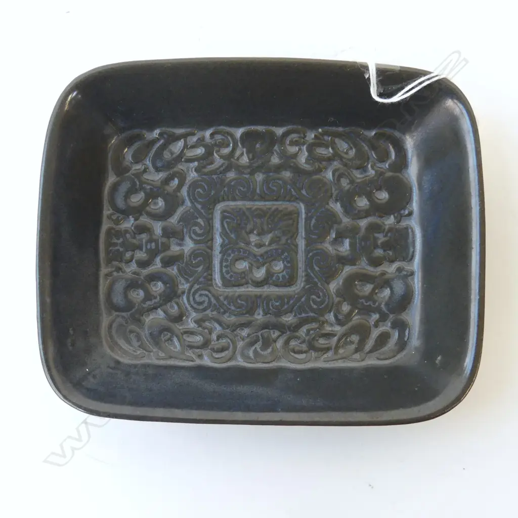 CROWN LYNN POTTERIES MAORI DESIGN NGAKURA WARE DISH dark green glaze L.150mm Image 1++