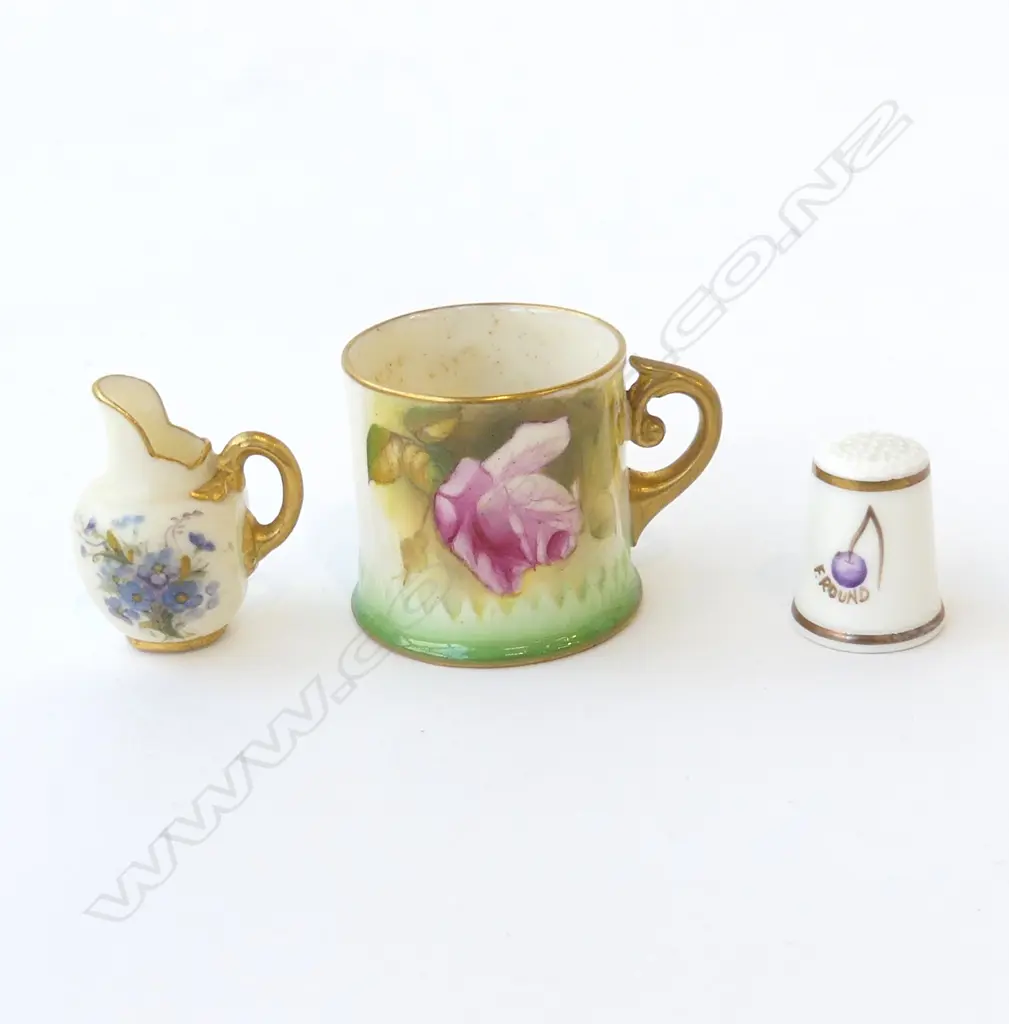 3 SMALL ROYAL WORCESTER PIECES: MINI JUG floral painted + rose painted mini mug + thimble Image 1++