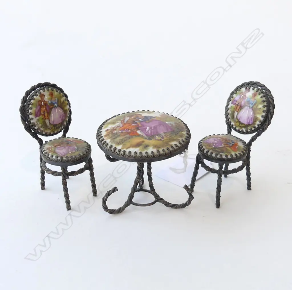 LIMOGE MINI TABLE & 2 CHAIRS GILT twist wire frames Image 1++