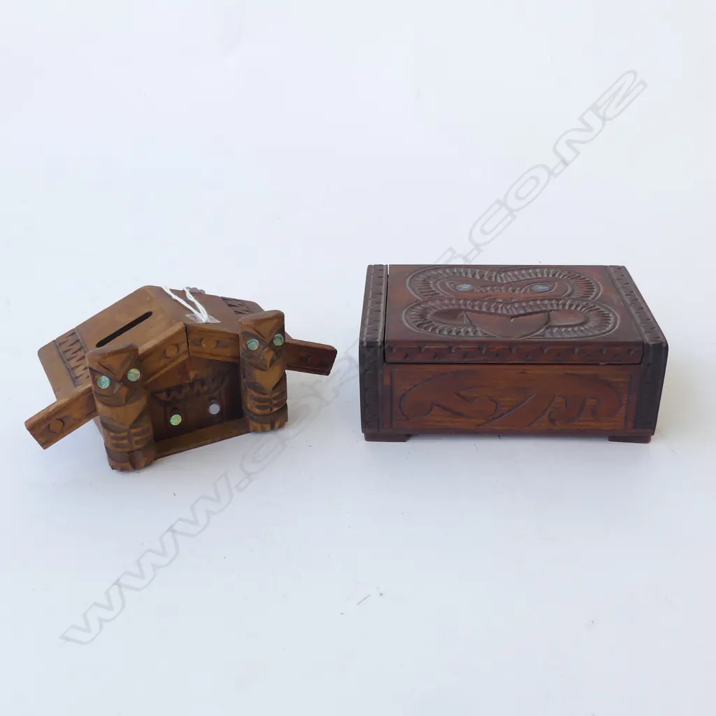 2 VINTAGE CARVED MAORI BOXES: 1 WHARE MONEY BOX + BOX with Maori mask to lid. W.160mm Image 1++