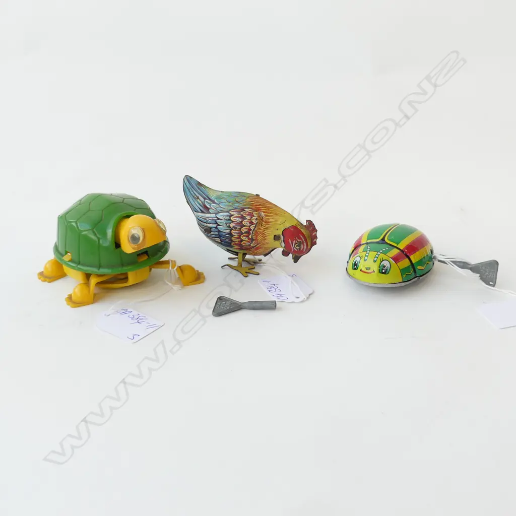 TIN NODDING CHICKEN TOY WITH KEY  90mm LADYBUG WITH KEY 70mm & PLASTIC WALKING WINDUP TURTLE 105mm Image 1++