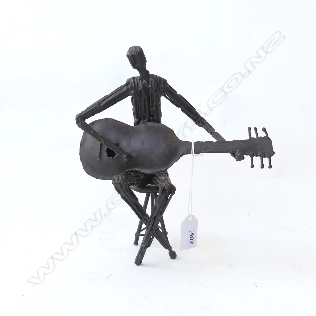 BRONZED SMALL STATUE SEATED GUITARIST H220MM Image 1++