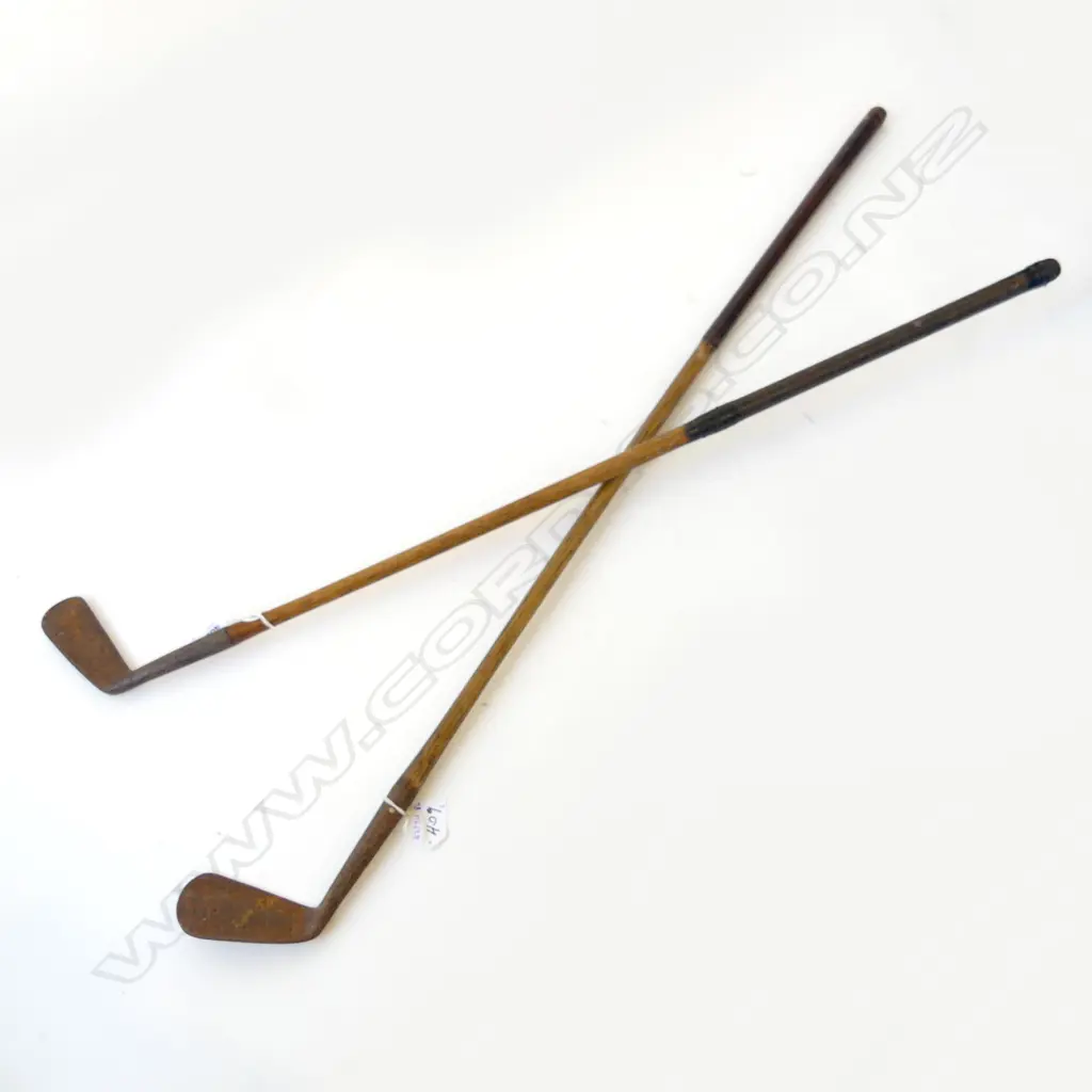 2 VINTAGE HICKORY SHARFTED GOLF IRONS L360MM Image 1++
