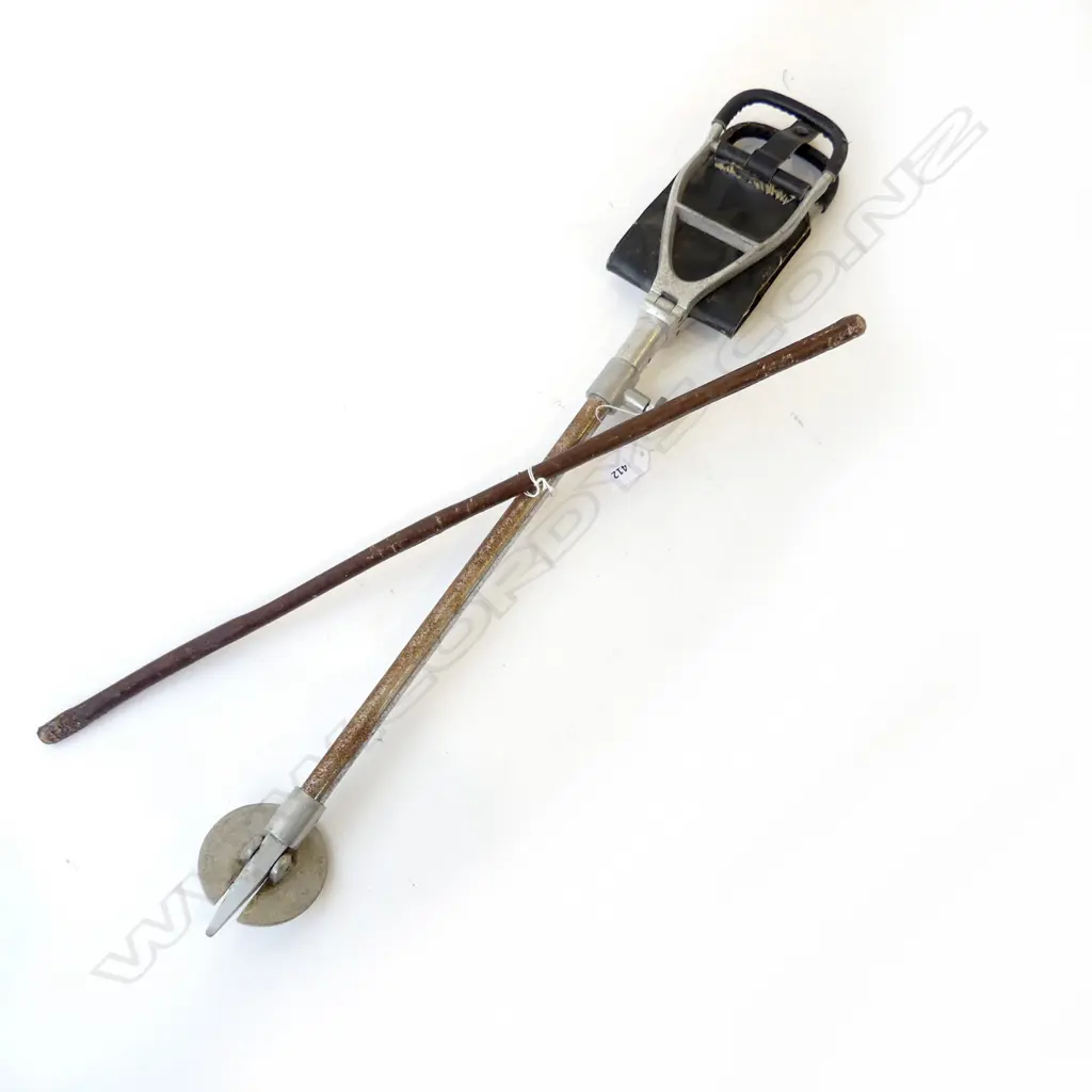 VINTAGE SHOOTINGSTICK L720MM & LEATHER SWAGGER STICK L670MM Image 1++