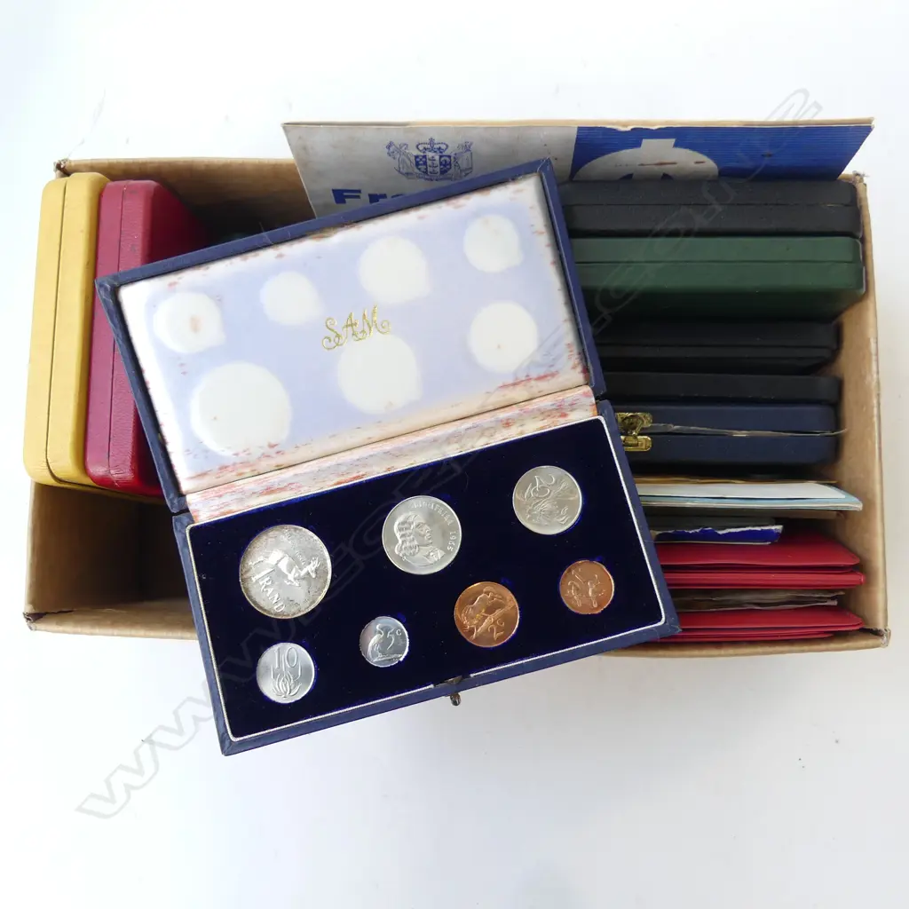 ASST. WORLD COIN SETS Image 1++