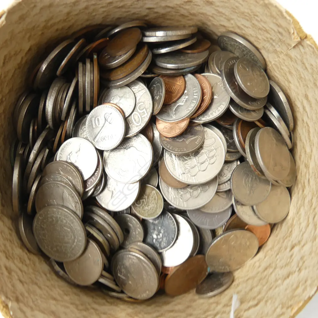 COLLAR BOX FULL OF MIXED COINS Image 1++