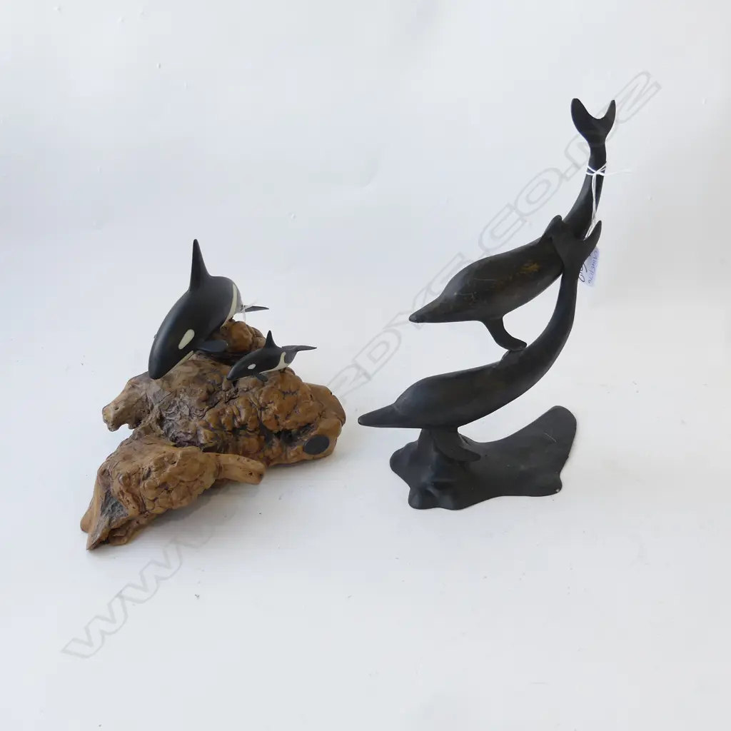 WOOD CARVED ORCA ORN L250MM & BRONZE DOLPHIN ORN H260MM Image 1++