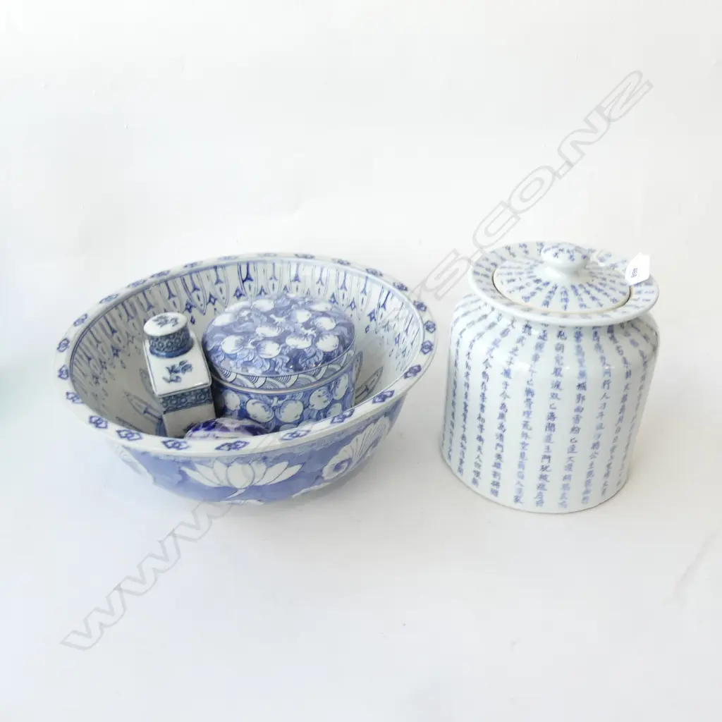 5 B/W PCES; LG BOWL 360mm dia, 3 LIDDED CONTAINERS, BALL Image 1++
