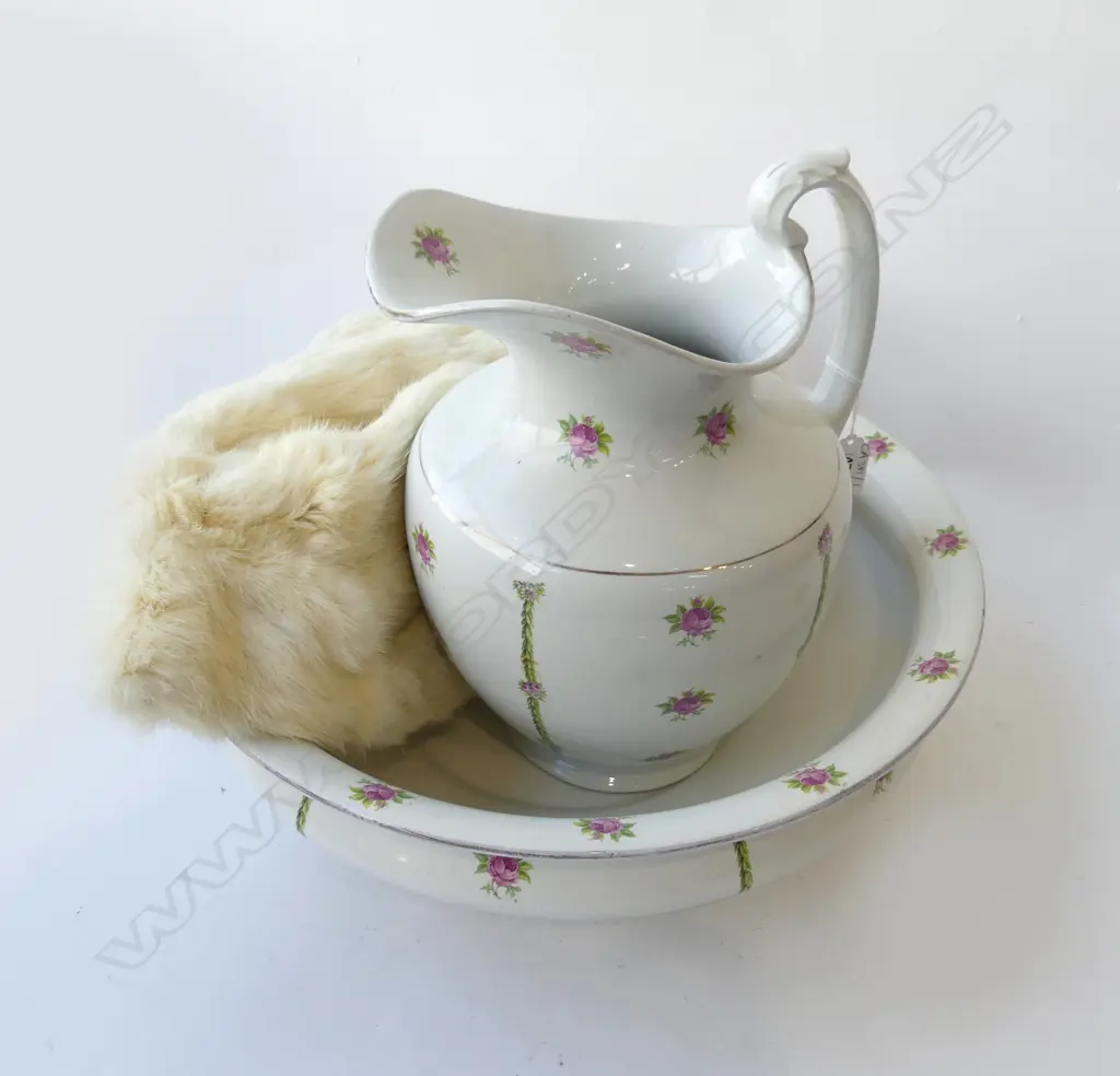 WASH BOWL 420mm dia & JUG + WHITE FUR STOLE Image 1++