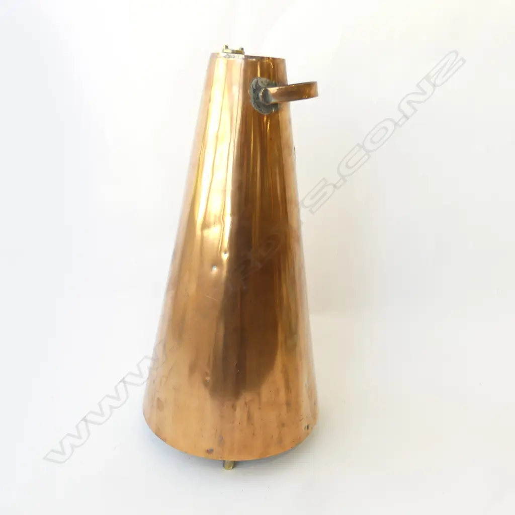 COPPER CONE SHAPED VESSEL H.500mm Image 1++