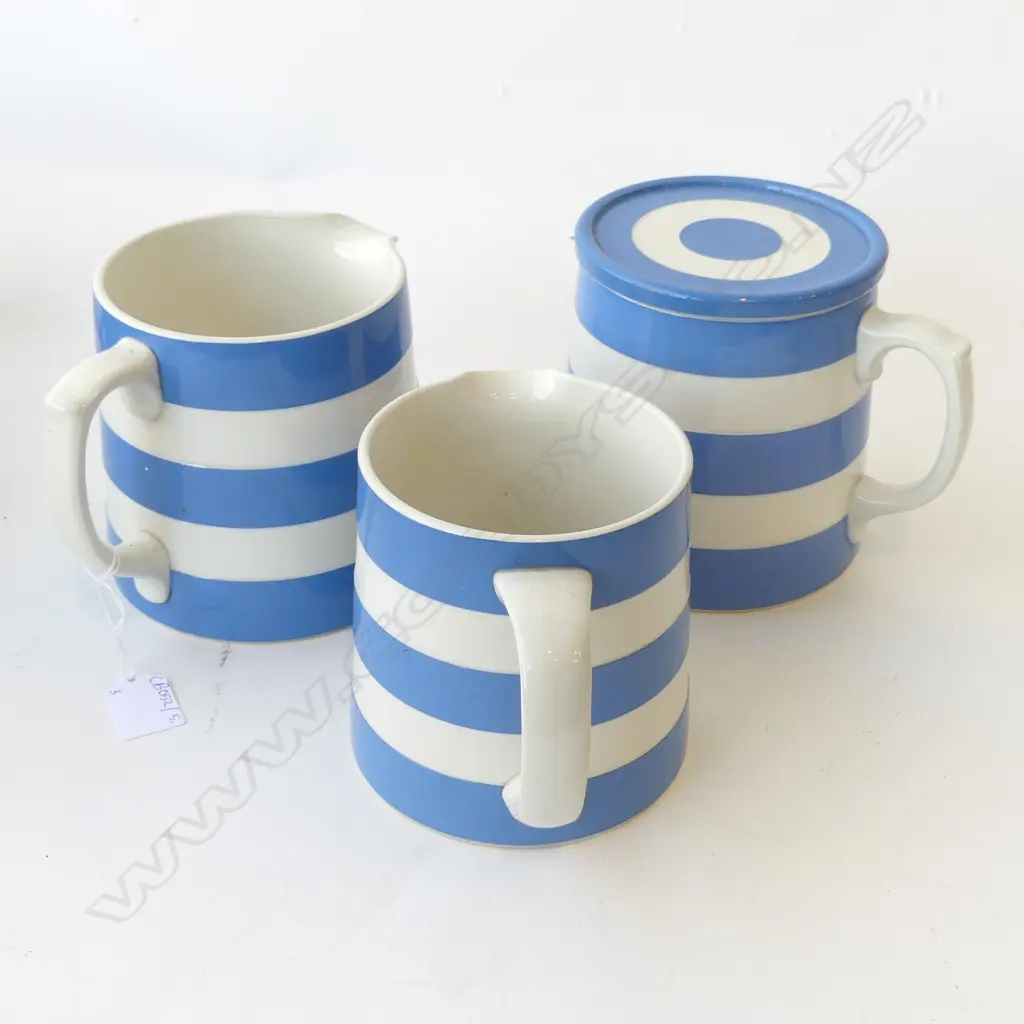 3 CORNISHWARE JUGS, 1 LIDDED H.140mm Image 1++