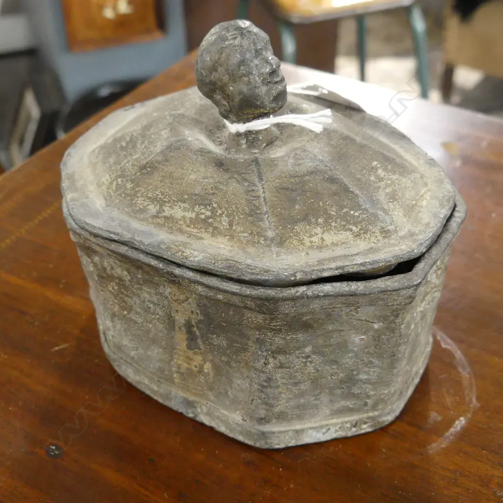 ANTIQUE LEAD TOBACCO BOX W.125mm Image 1++
