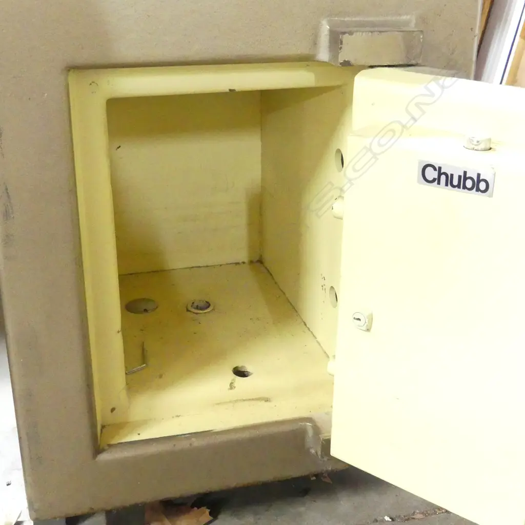 GOLDEN NUGGET CHUBB PUSH BUTTON SAFE H690mm D600mm we have the 6 digit combination. Good working order Image 1++