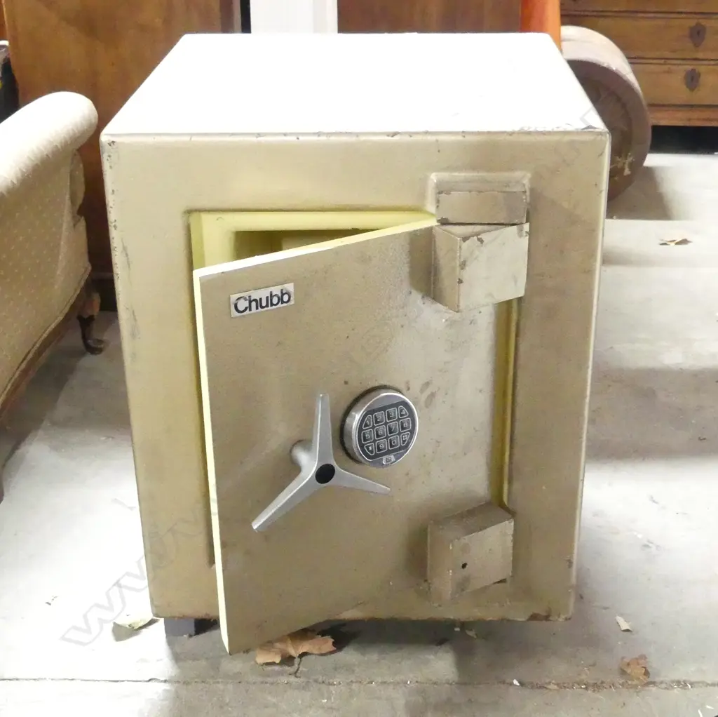GOLDEN NUGGET CHUBB PUSH BUTTON SAFE H690mm D600mm we have the 6 digit combination. Good working order Image 1++