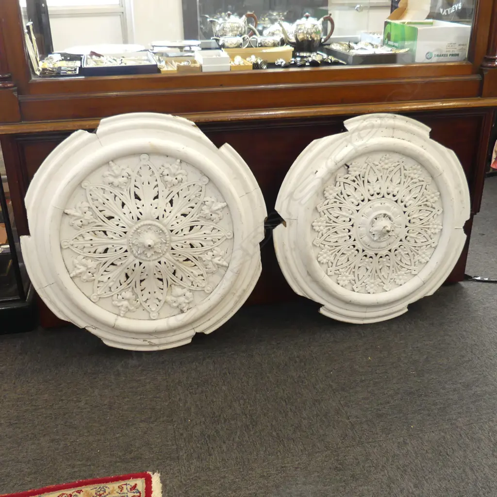 PR WHITE PAINTED METAL CEILING ROSES 800mm dia Image 1++