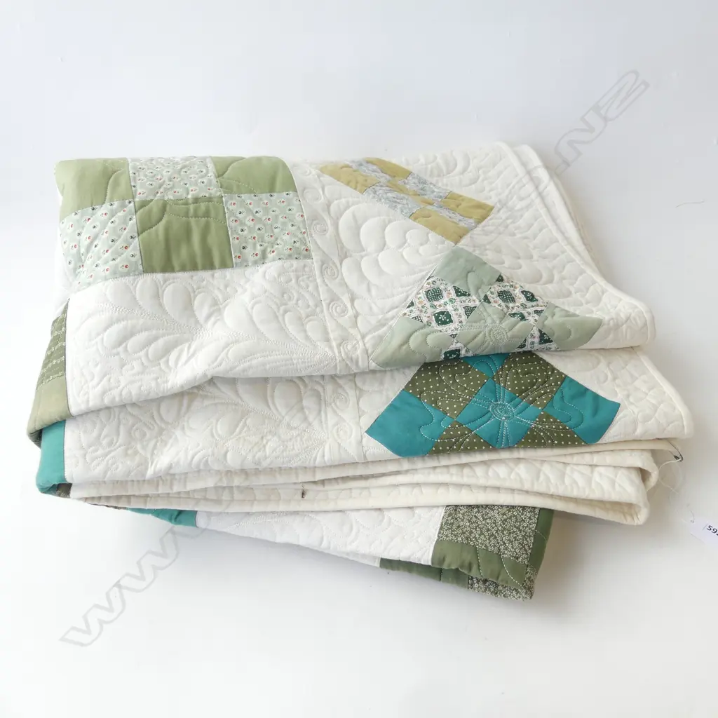 PATCHWORK QUILT, SIZE DOUBLE, CREAM & GREEN Image 1++