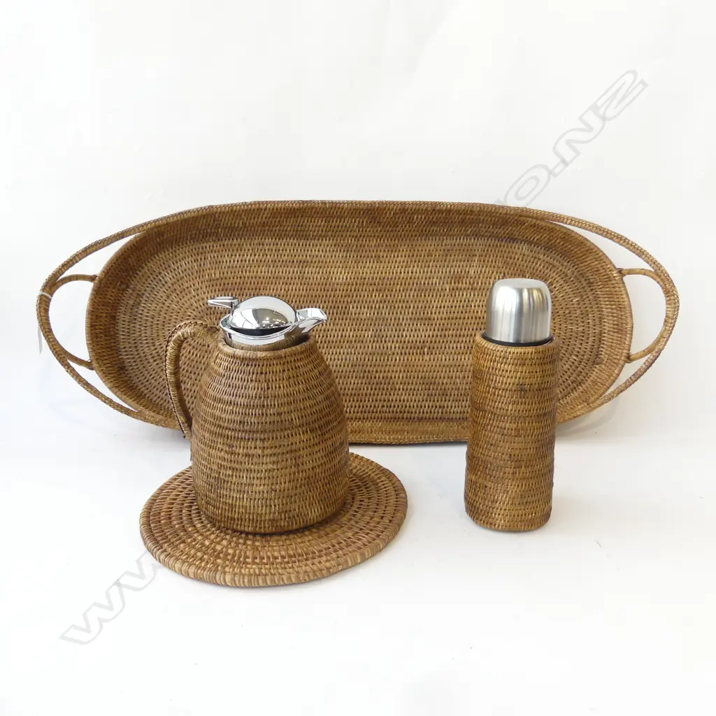 4 PCES RATTAN; LG OVAL TRAY 790x325mm, MAT, 2 THERMOS Image 1++