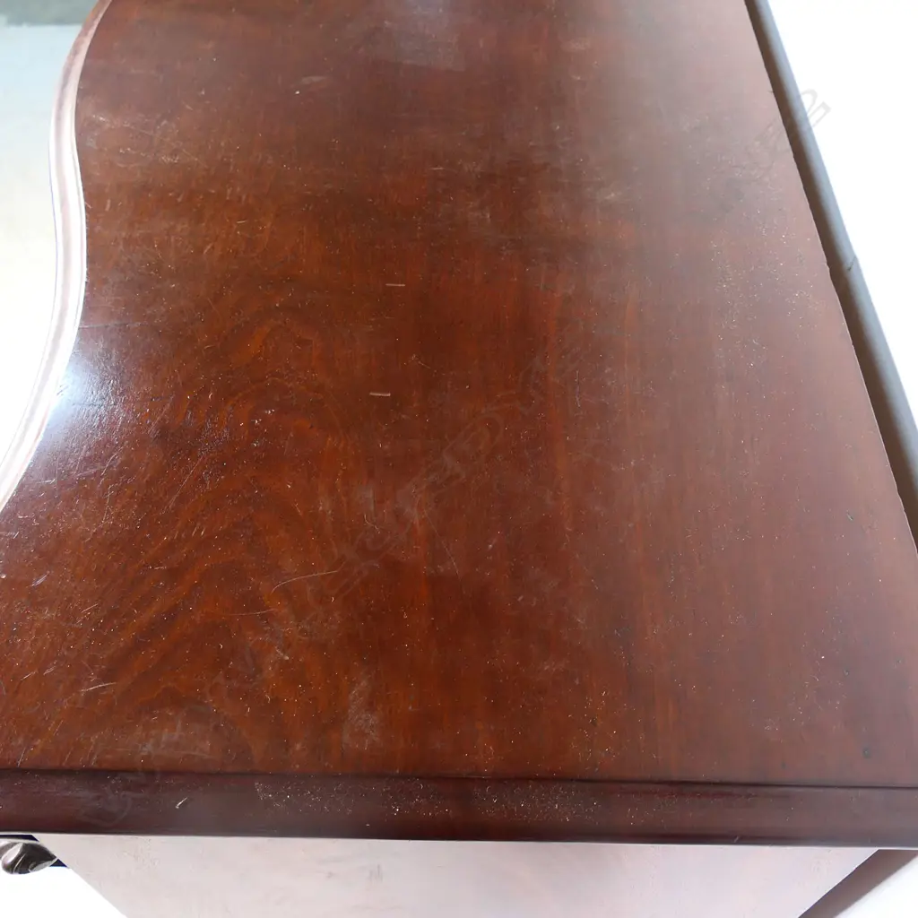A Victorian mahogany five drawer chest, Image 1++