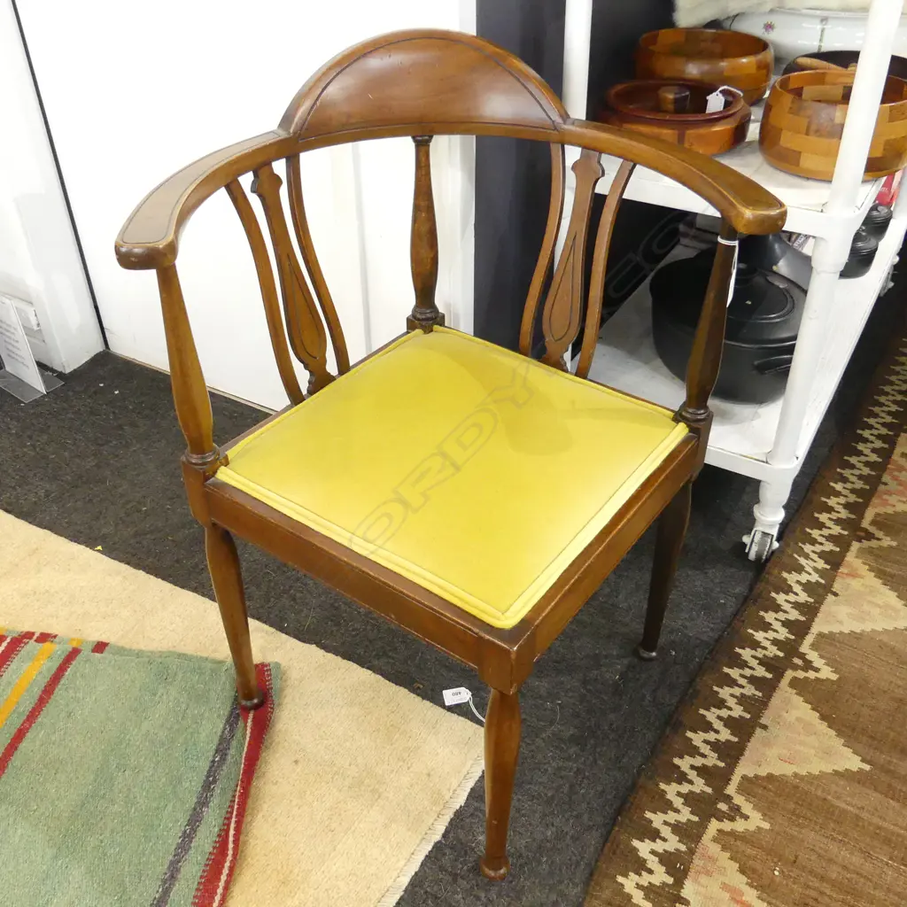 MAHOGANY CORNER CHAIR Image 1++