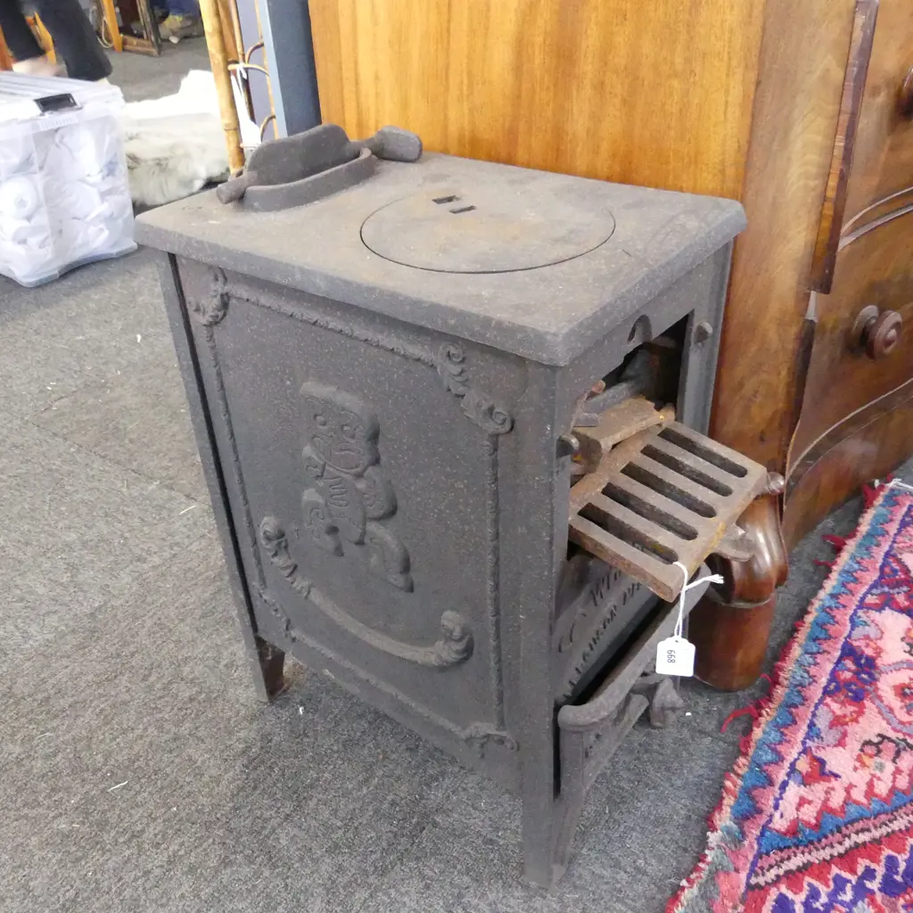 CAST IRON STOVE 'WHARE FURGUSON MFG. HUAPAI 250x380x515mm Image 1++
