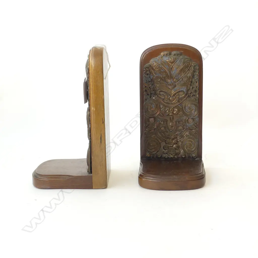 PR VINTAGE KINGSLEY MAORI DECORATED BOOKENDS H.205mm Image 1++