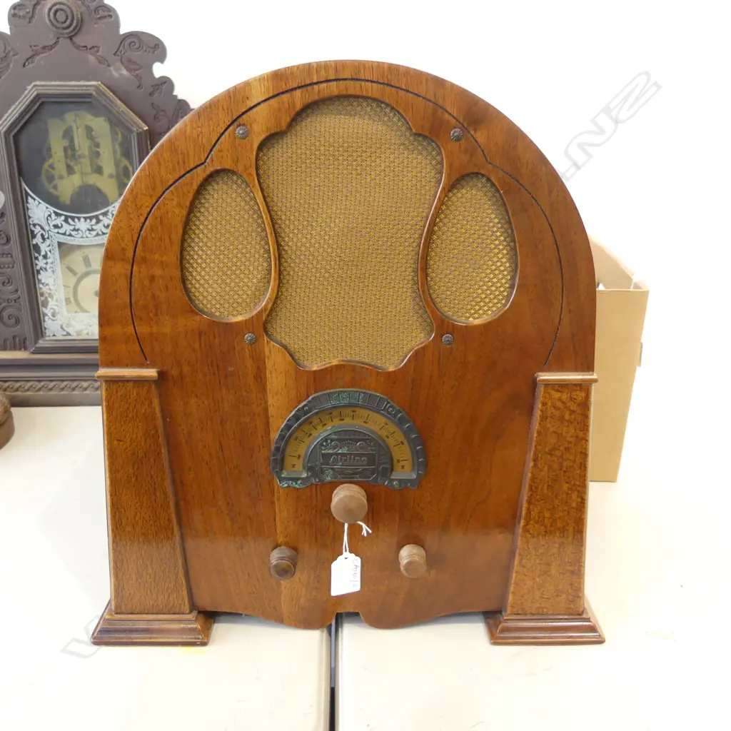 VINTAGE DECO AIRLINE CATHEDRAL RADIO H.445mm Image 1++