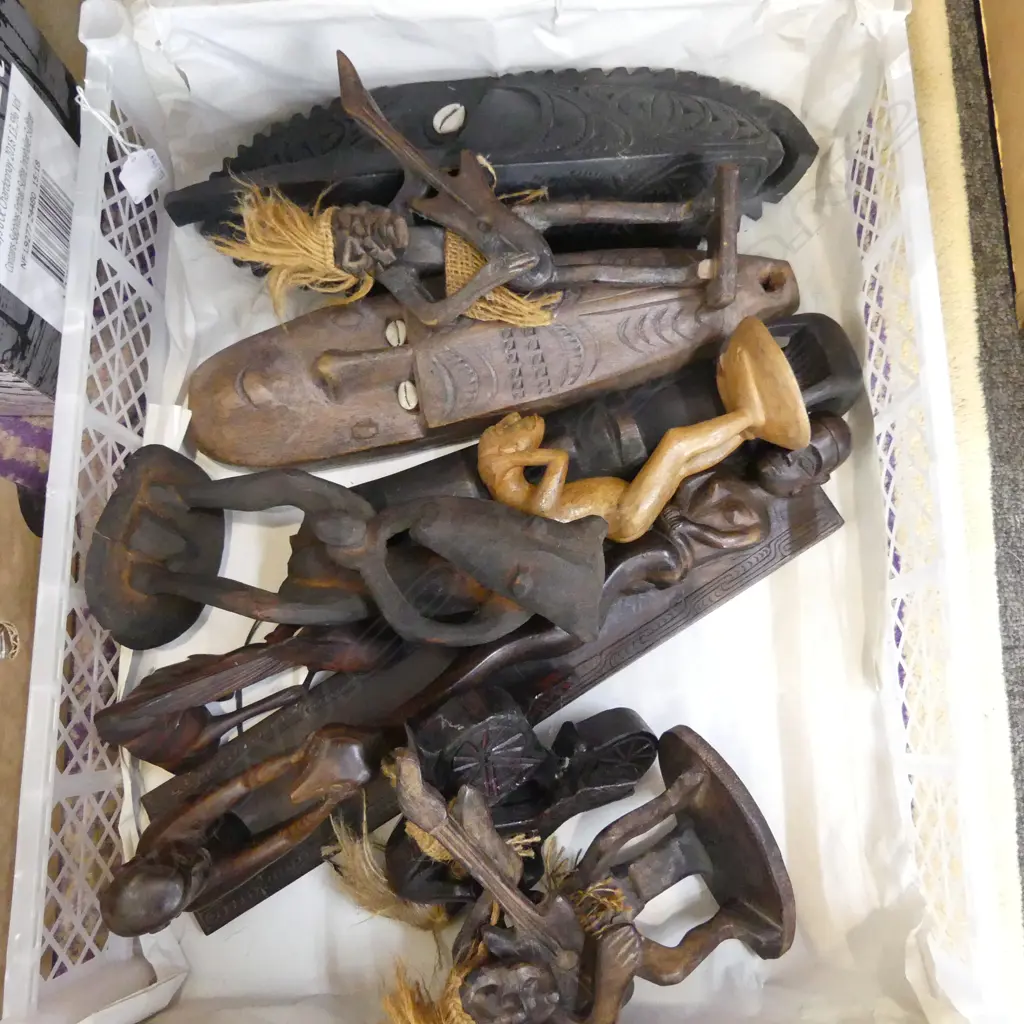 TRAY OF 10 ETHNIC WOOD CARVINGS Image 1++