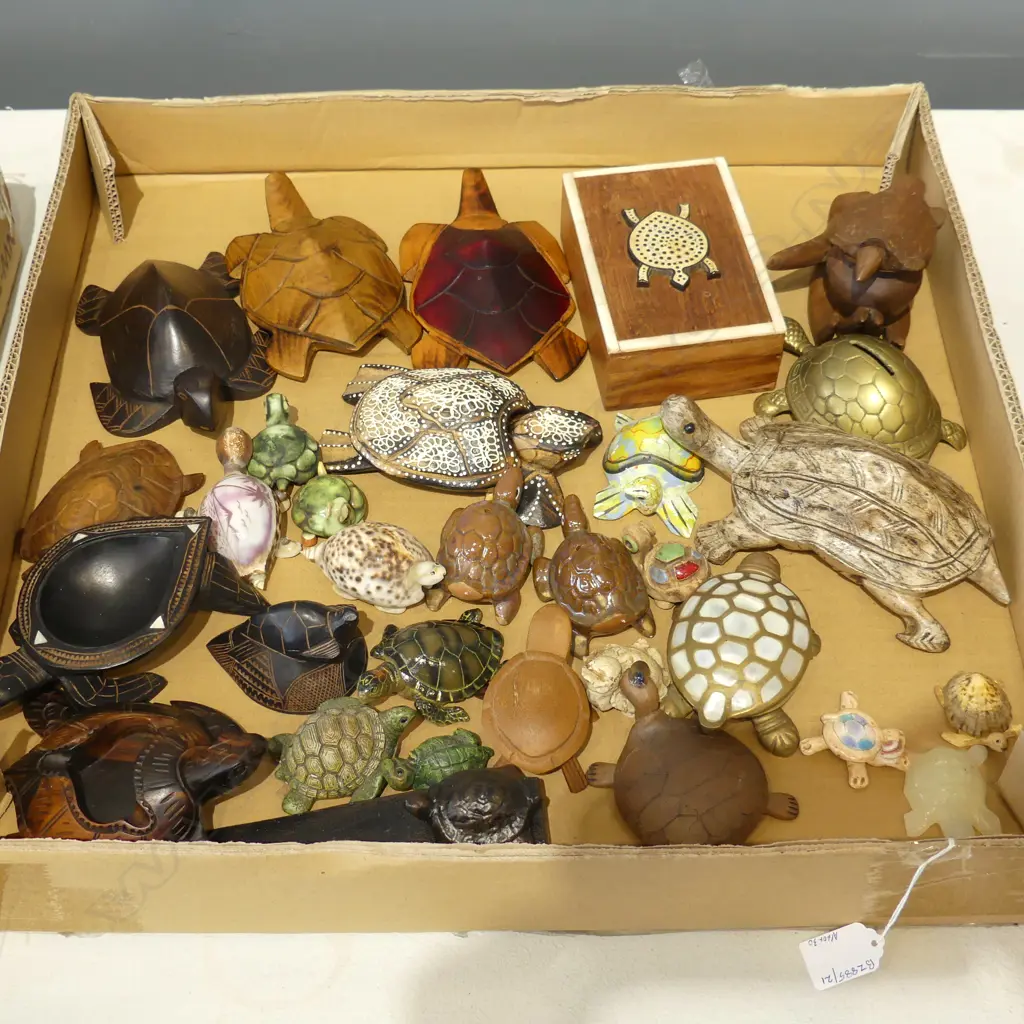 APPROX. 30 TURTLES: WOOD, SHELL, POTTERY ETC Image 1++