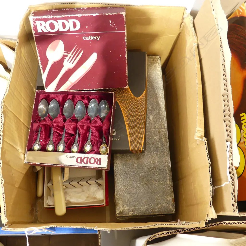 BOX OF BOXED CUTLERY KNIVES ETC Image 1++