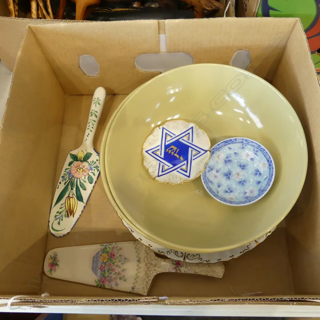COLLECTION OF ASSORTED CHINA the large bowls probably Crown Lynn Image 1++