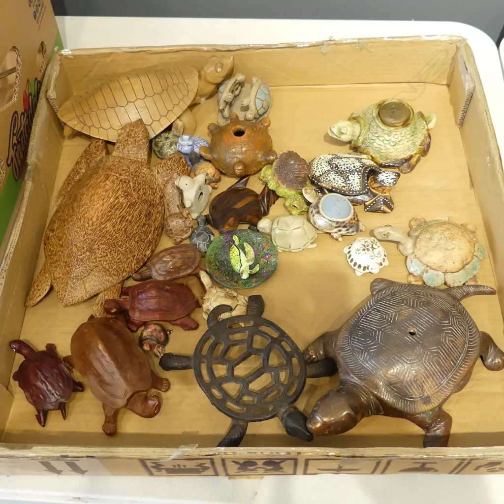 APPROX. 30 TURTLES: WOOD, SHELL, POTTERY ETC Image 1++