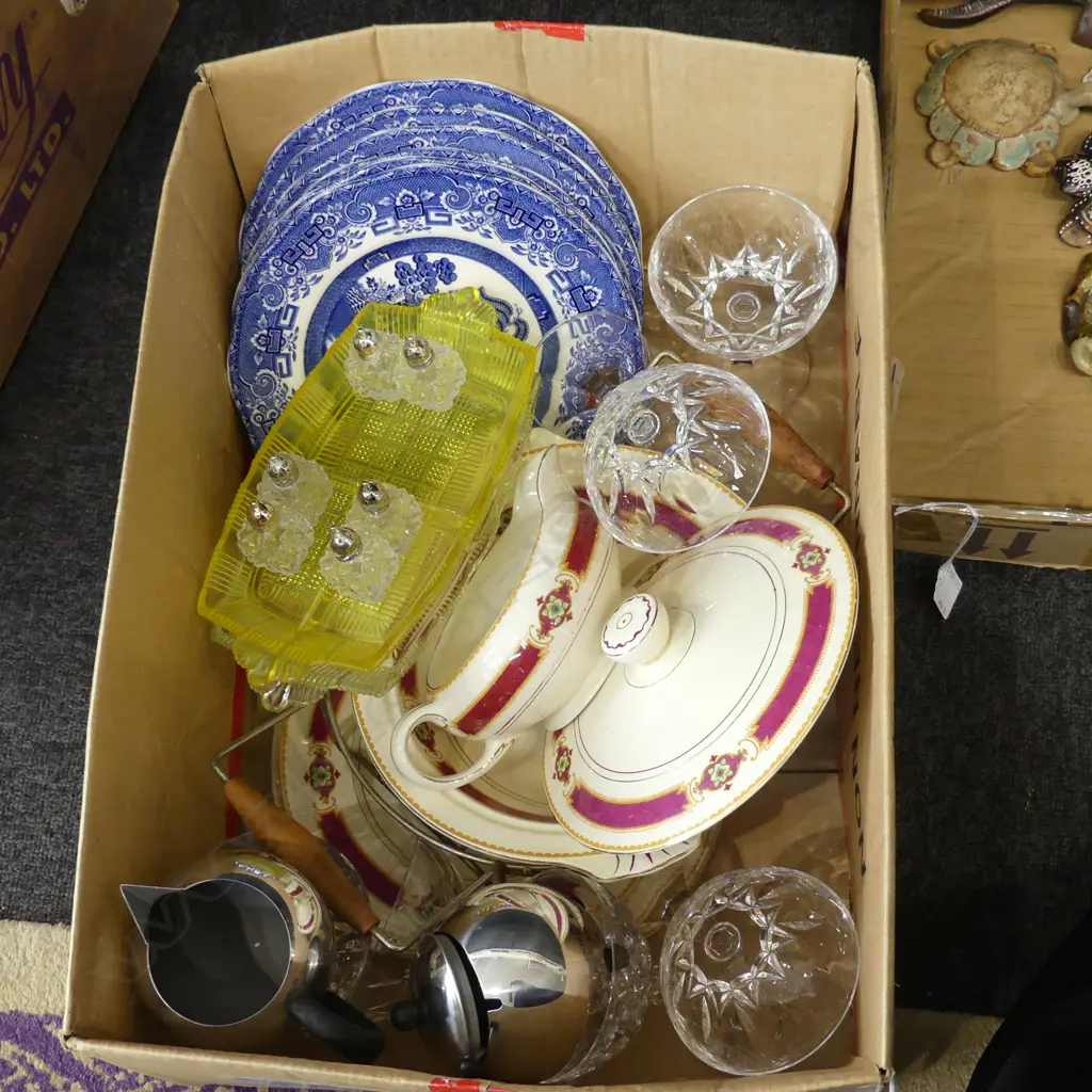 6 WEDGWOOD PLATES, DEPRESSION GLASS ETC Image 1++