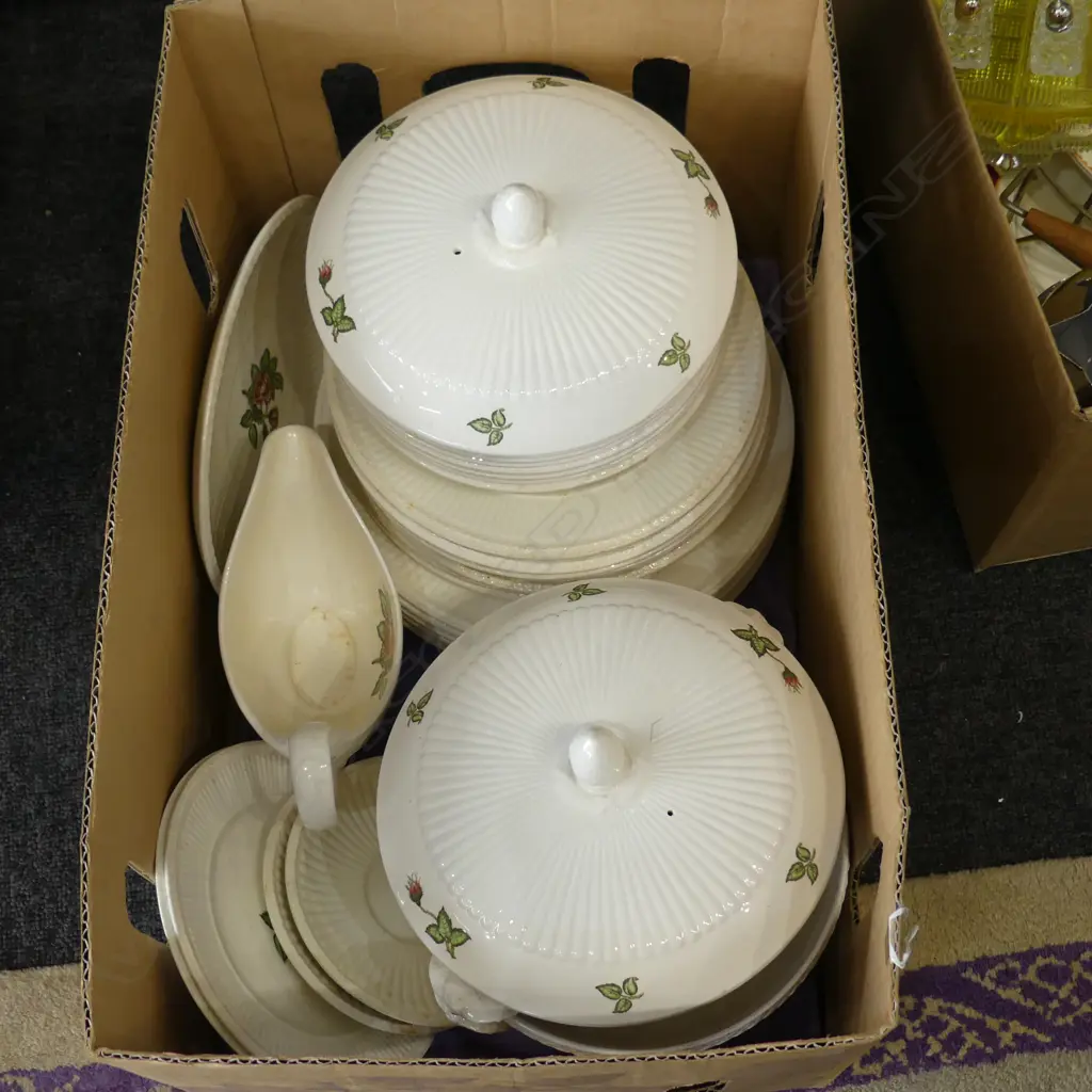 PART WEDGWOOD SERVICE MOSS ROSE PAT Image 1++