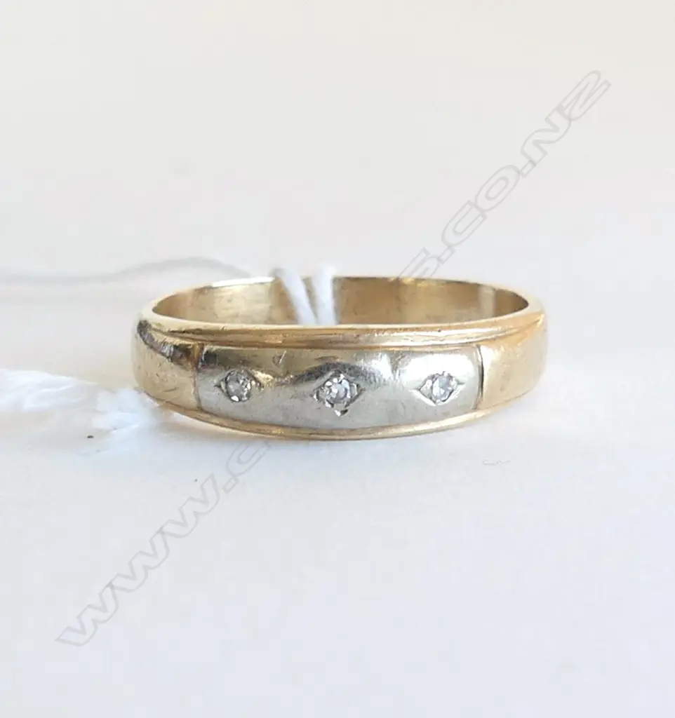 14ct GOLD PLATINUM & DIAMOND BAND 4.15gm SIZE V Image 1++