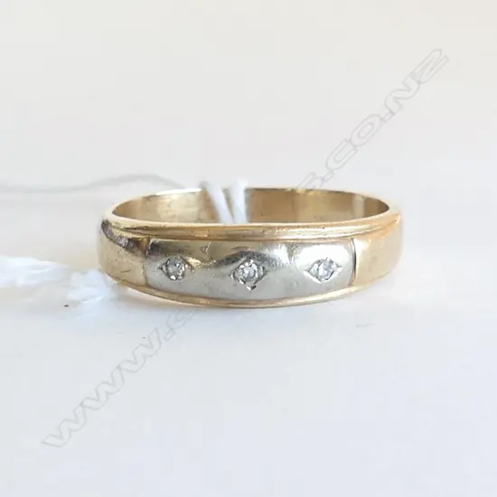 14ct GOLD PLATINUM & DIAMOND BAND 4.15gm SIZE V