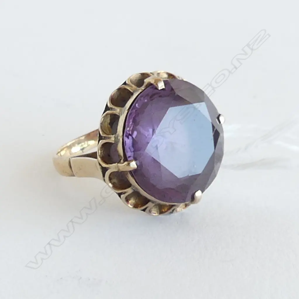 14CT GOLD & LGE AMETHYST ? FACET CUT RING 7.4gms Image 1++