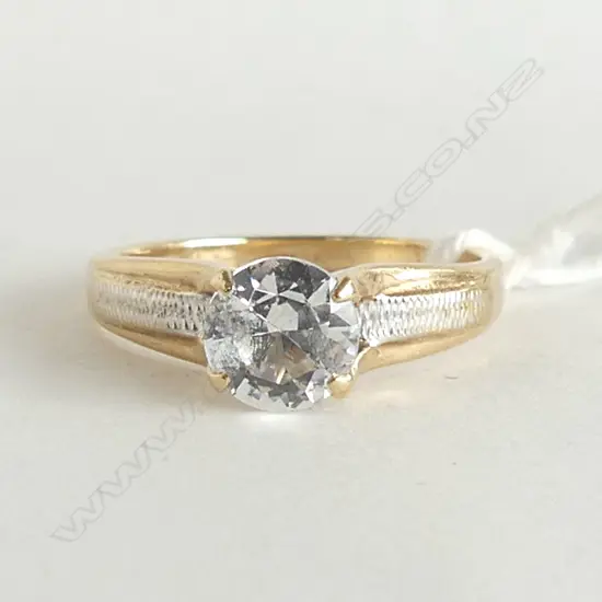 9CT CZ RING 2.9gms  SIZE N