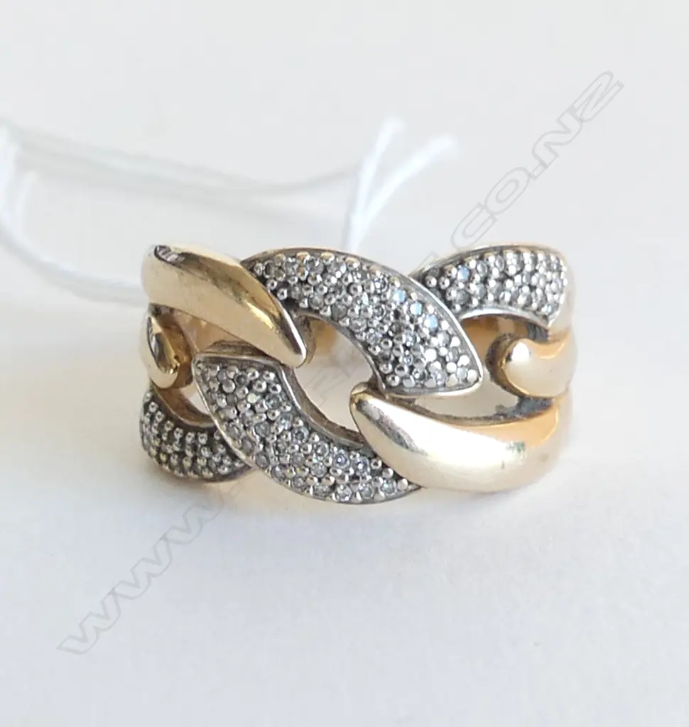 10ct GOLD & PAVE SET DIAMOND RING SIZE Q Image 1++