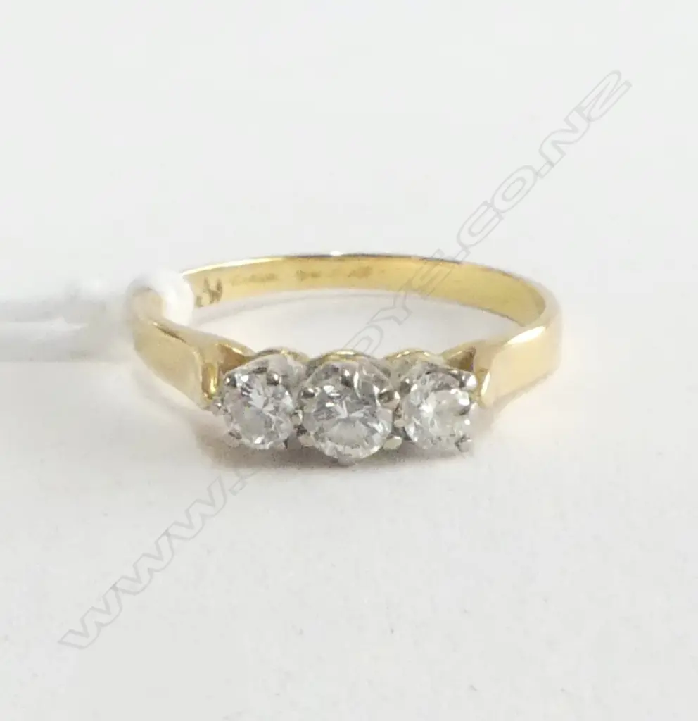 18CT 3 DIAMOND RING (SMALL) 1.8gms SIZE K Image 1++