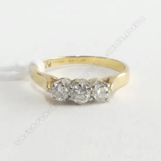 18CT 3 DIAMOND RING (SMALL) 1.8gms SIZE K
