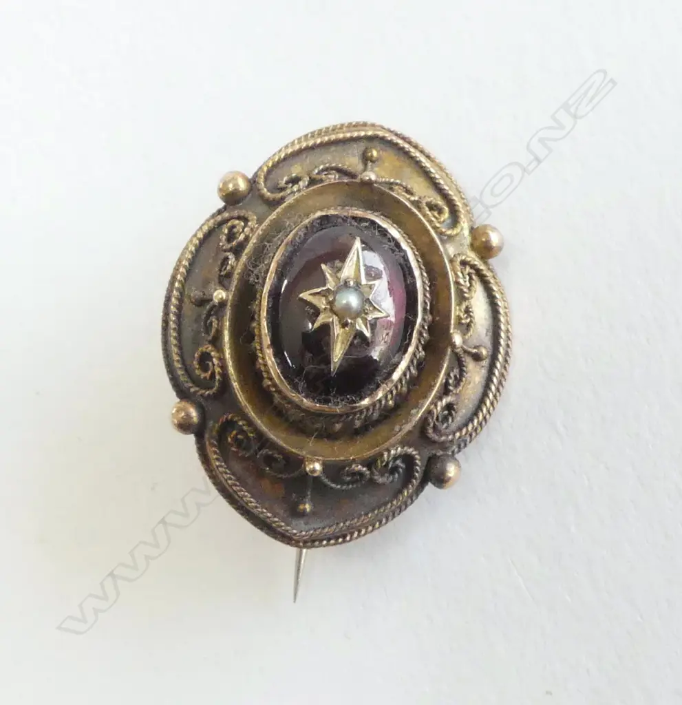 ANTIQUE MEMORIAL BROOCH GOLD? 20x25mm 6.2gms Image 1++