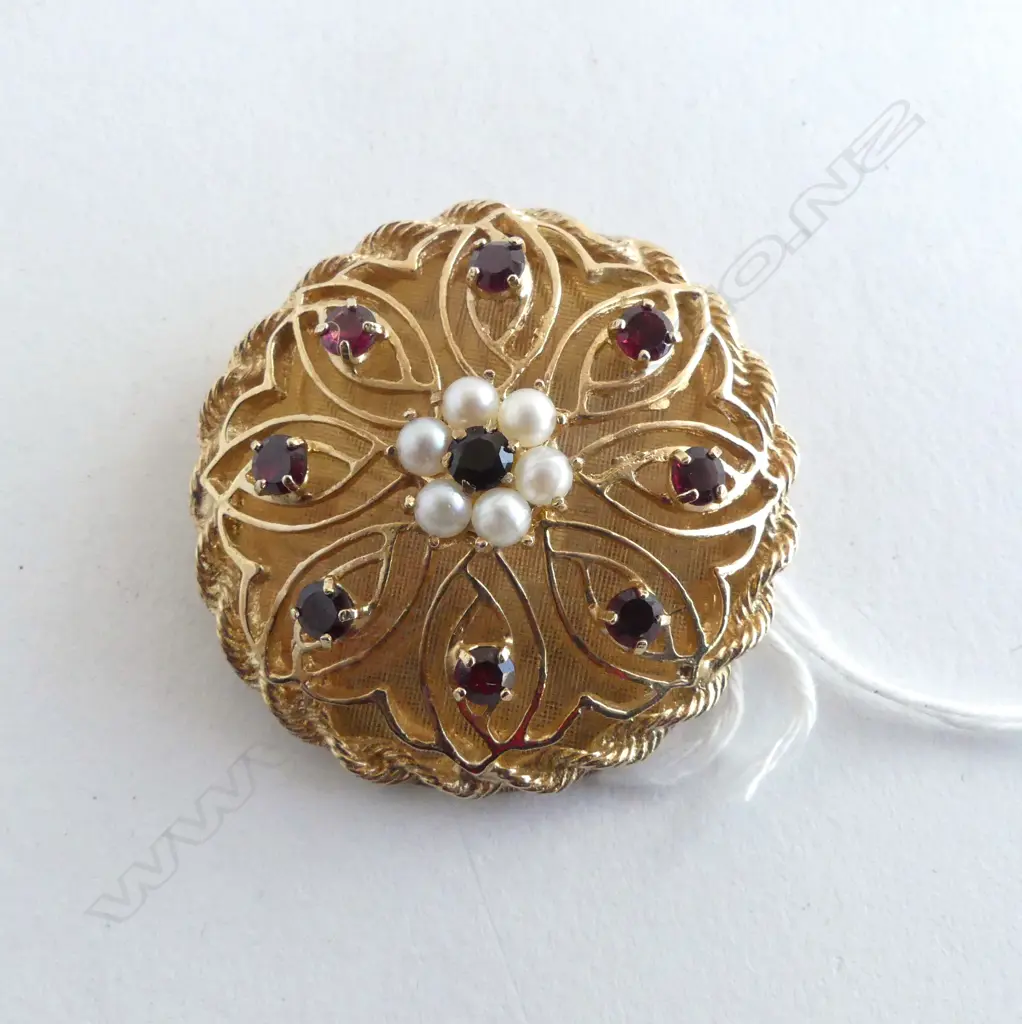 14ct GOLD BROOCH SET WITH GARNETS & PEARLS 15.6gms Image 1++