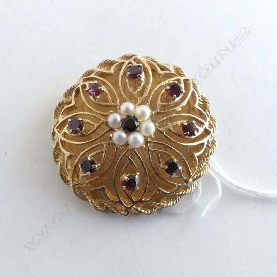 14ct GOLD BROOCH SET WITH GARNETS & PEARLS 15.6gms
